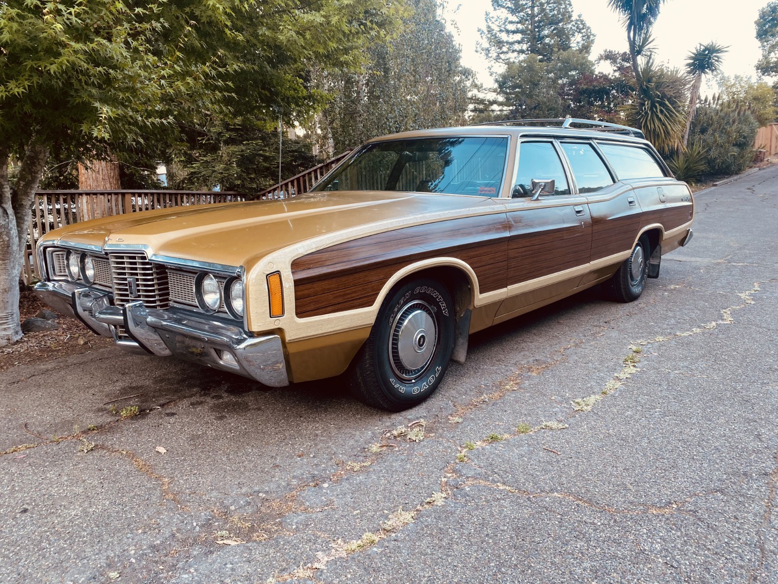 Ford-Country-Squire-1972-Wagon