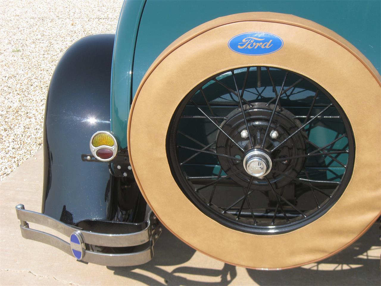 Ford-Coupe-1928-Greenblack-Brown-28