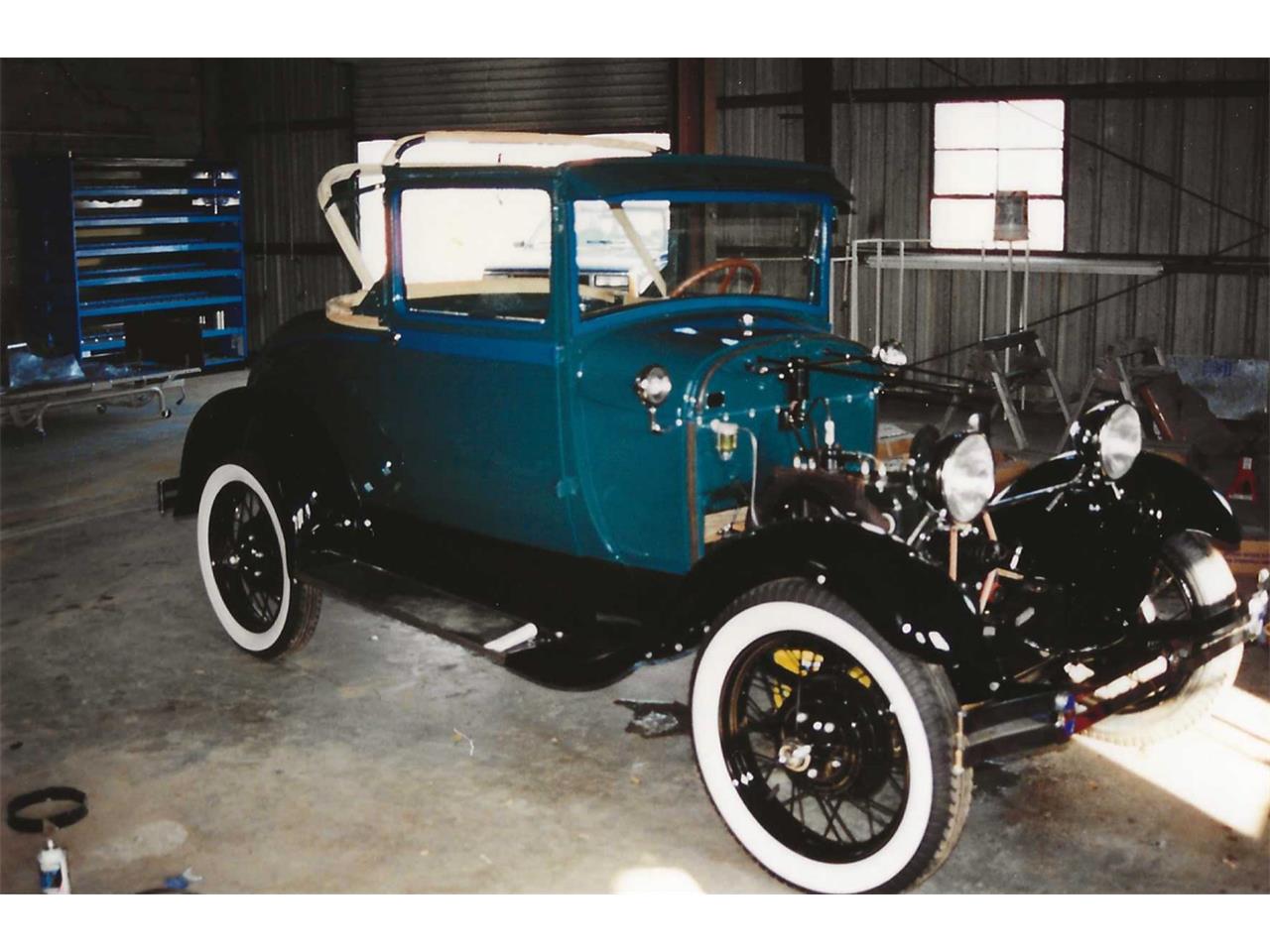 Ford-Coupe-1928-Greenblack-Brown-39