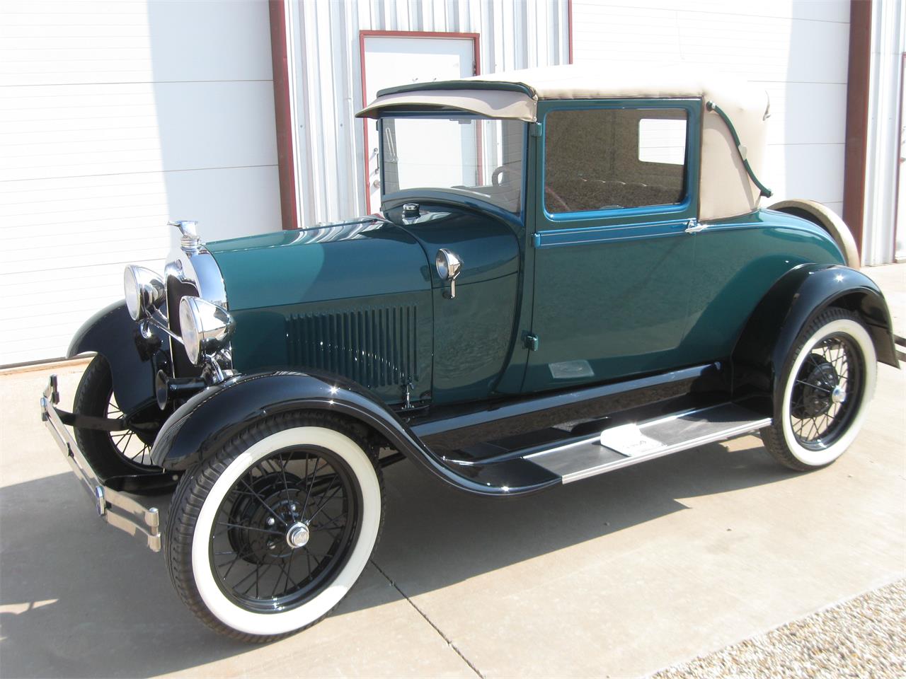 Ford-Coupe-1928-Greenblack-Brown-52