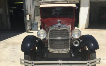 Ford-Coupe-1929-Red-and-Black-Brown-1