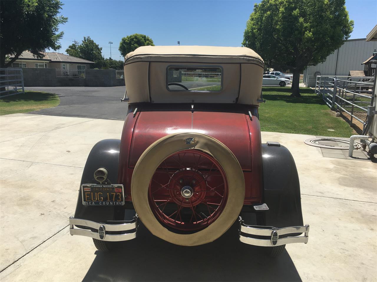 Ford-Coupe-1929-Red-and-Black-Brown-2