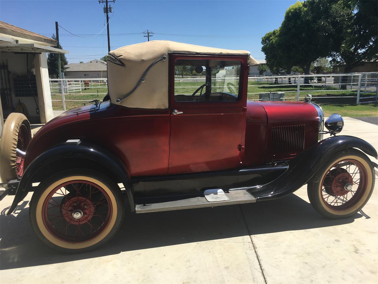 Ford-Coupe-1929-Red-and-Black-Brown-4