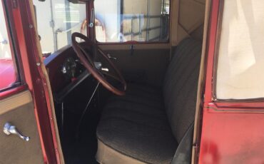 Ford-Coupe-1929-Red-and-Black-Brown-5