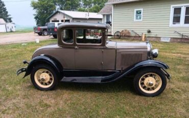 Ford-Coupe-1931-Gray-Brown-leather-1