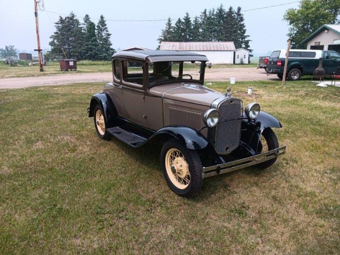 Ford-Coupe-1931-Gray-Brown-leather-3