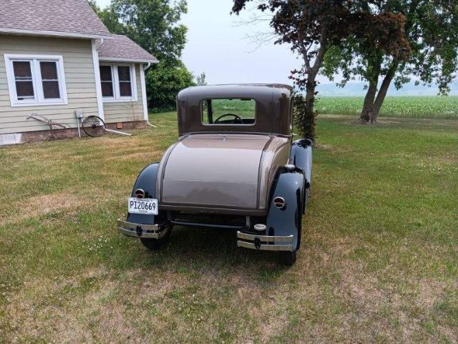 Ford-Coupe-1931-Gray-Brown-leather-5