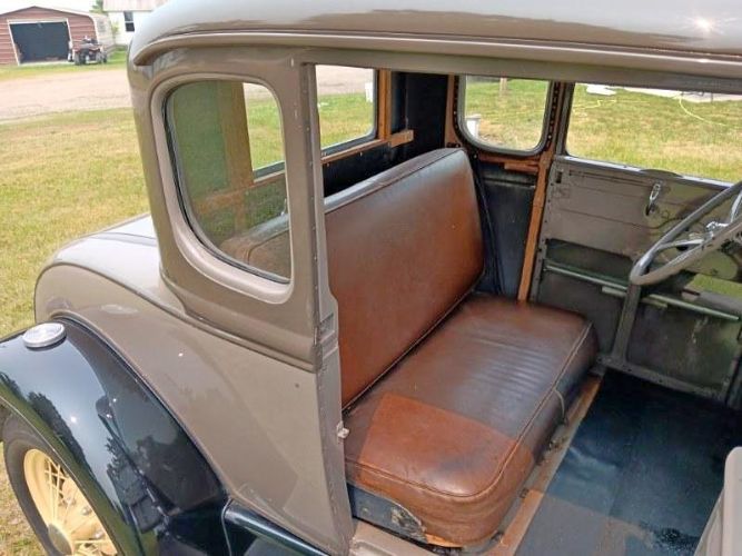 Ford-Coupe-1931-Gray-Brown-leather-7
