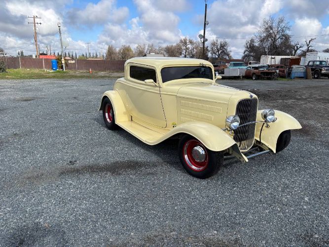 Ford-Coupe-1932-Gray-6
