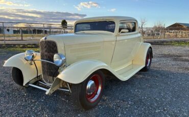 Ford-Coupe-1932-Gray-7