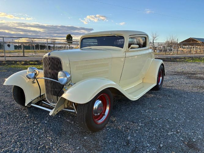 Ford-Coupe-1932-Gray-7