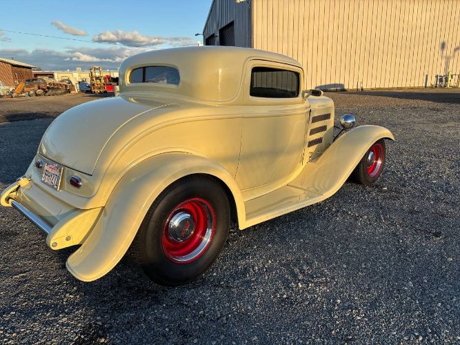 Ford-Coupe-1932-Gray-8