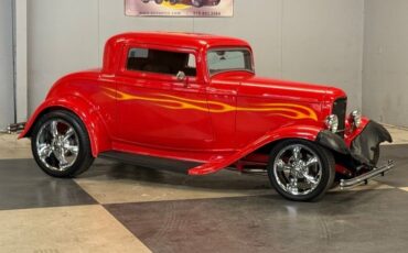 Ford-Coupe-1932-Red-Tan-10