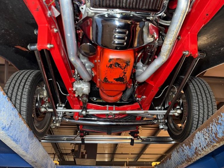 Ford-Coupe-1932-Red-Tan-12