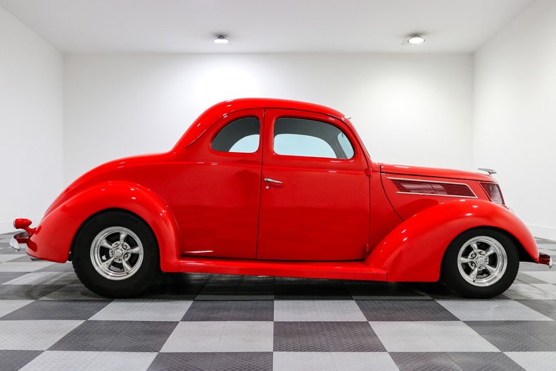 Ford-Coupe-1937-Red-Black-7