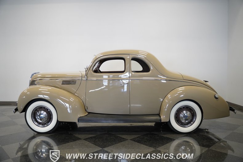 Ford-Coupe-1939-Folkstone-Gray-Tan-1