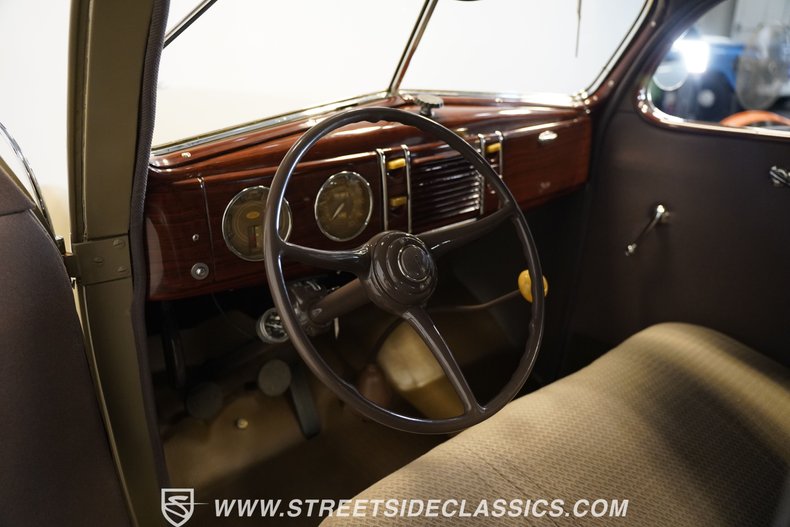 Ford-Coupe-1939-Folkstone-Gray-Tan-10