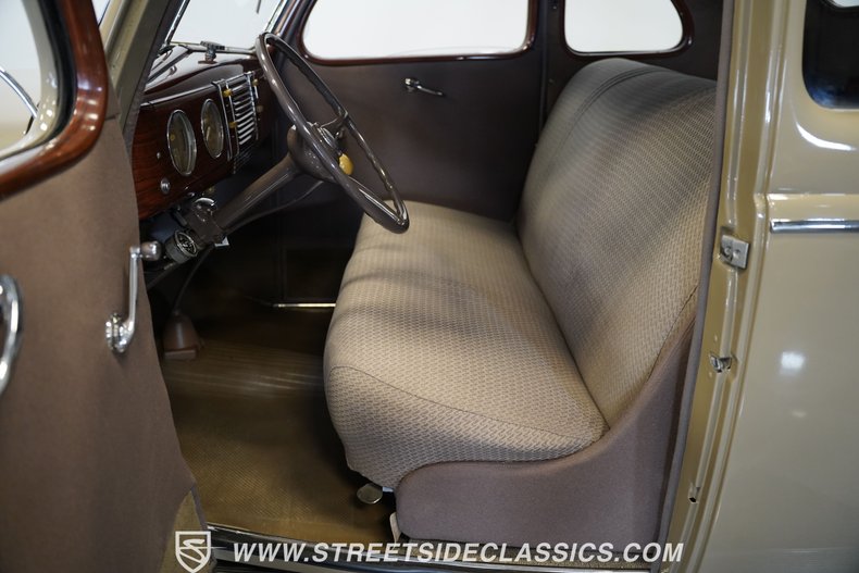 Ford-Coupe-1939-Folkstone-Gray-Tan-2