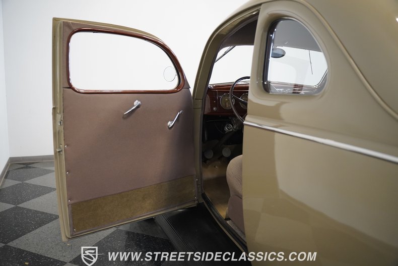Ford-Coupe-1939-Folkstone-Gray-Tan-43