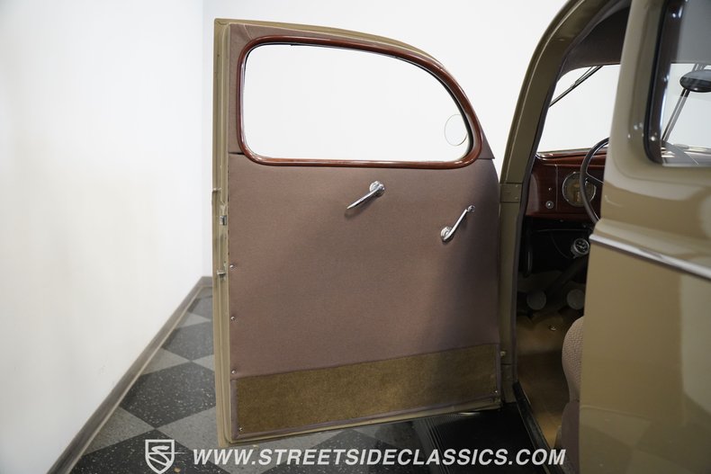 Ford-Coupe-1939-Folkstone-Gray-Tan-44