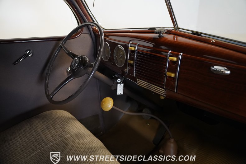Ford-Coupe-1939-Folkstone-Gray-Tan-47