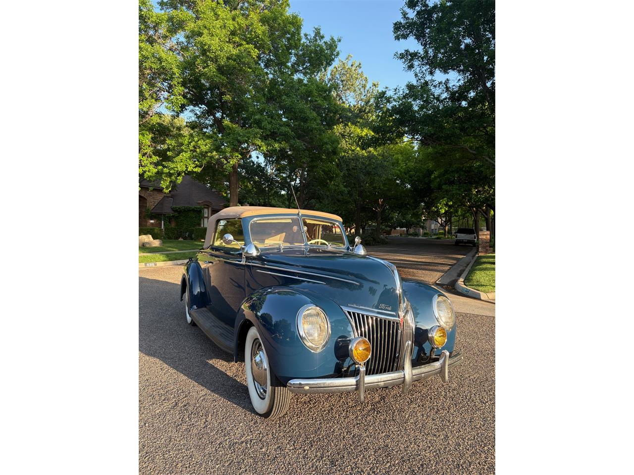Ford-Coupe-1939-Navy-blue-Tan-1