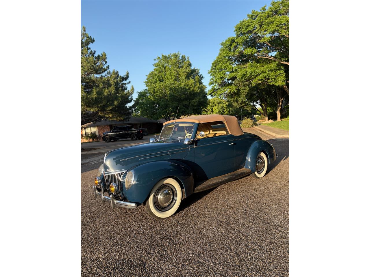 Ford-Coupe-1939-Navy-blue-Tan-12