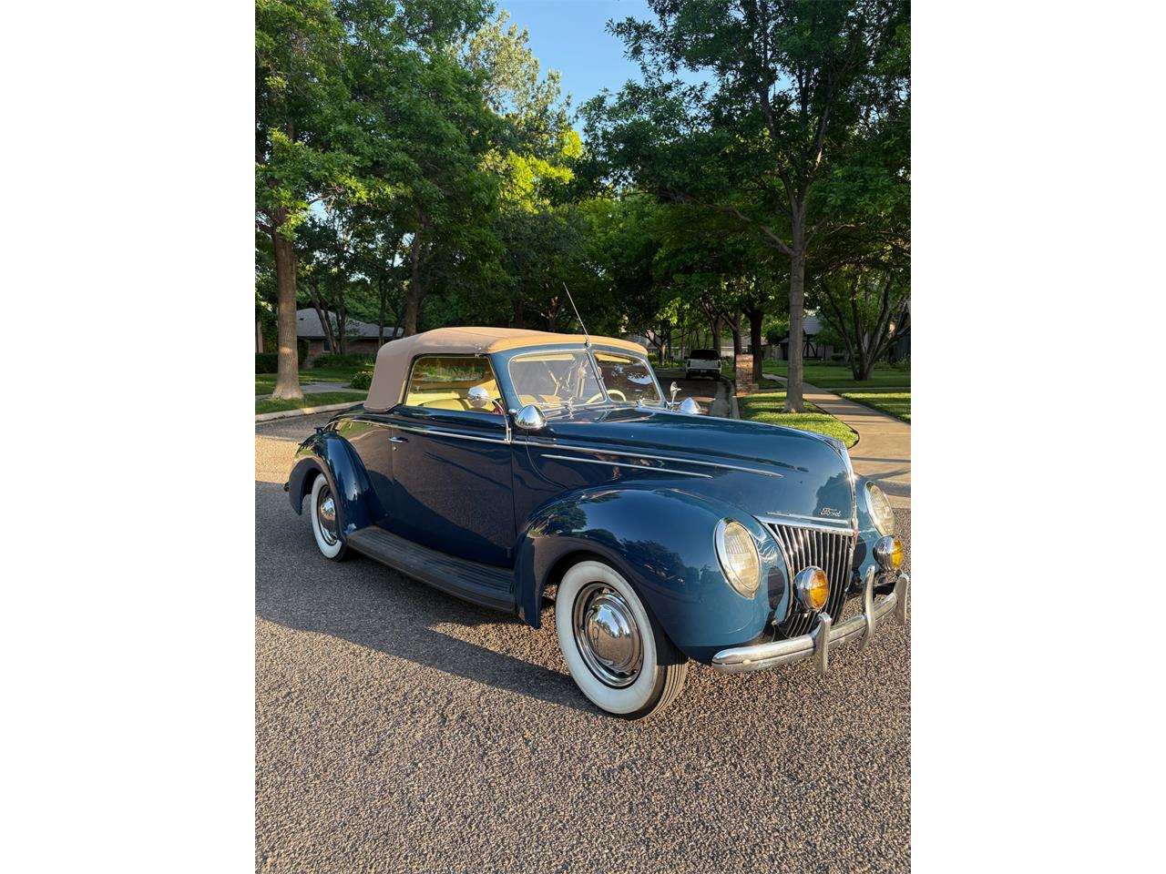 Ford-Coupe-1939-Navy-blue-Tan-2