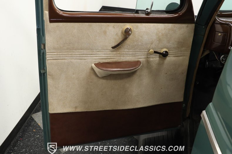 Ford-Coupe-1940-Antique-Green-Beige-3