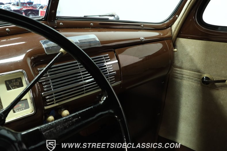 Ford-Coupe-1940-Antique-Green-Beige-37
