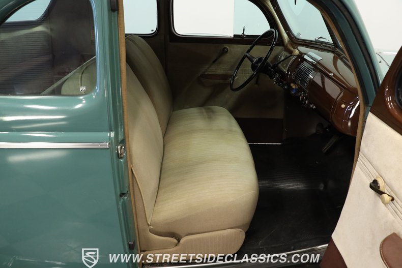 Ford-Coupe-1940-Antique-Green-Beige-42