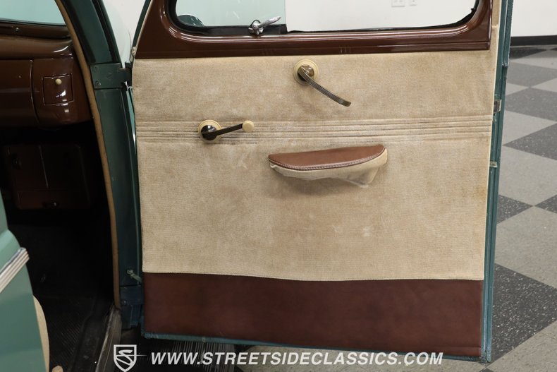 Ford-Coupe-1940-Antique-Green-Beige-46