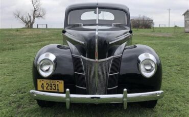 Ford-Coupe-1940-Black-Maroontan-1