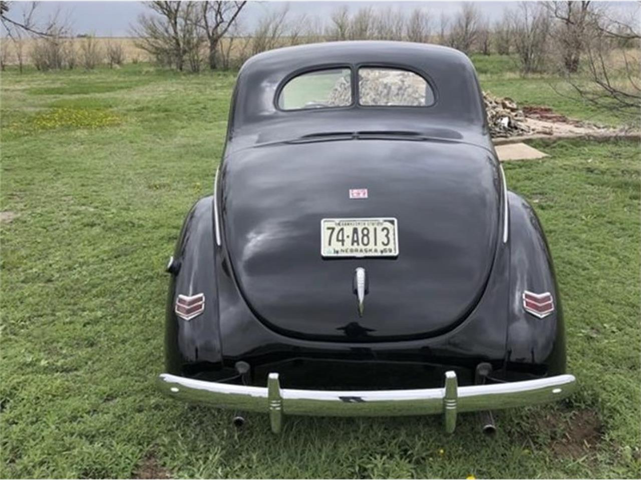 Ford-Coupe-1940-Black-Maroontan-2