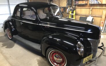 Ford-Coupe-1940-Black-Maroontan-3