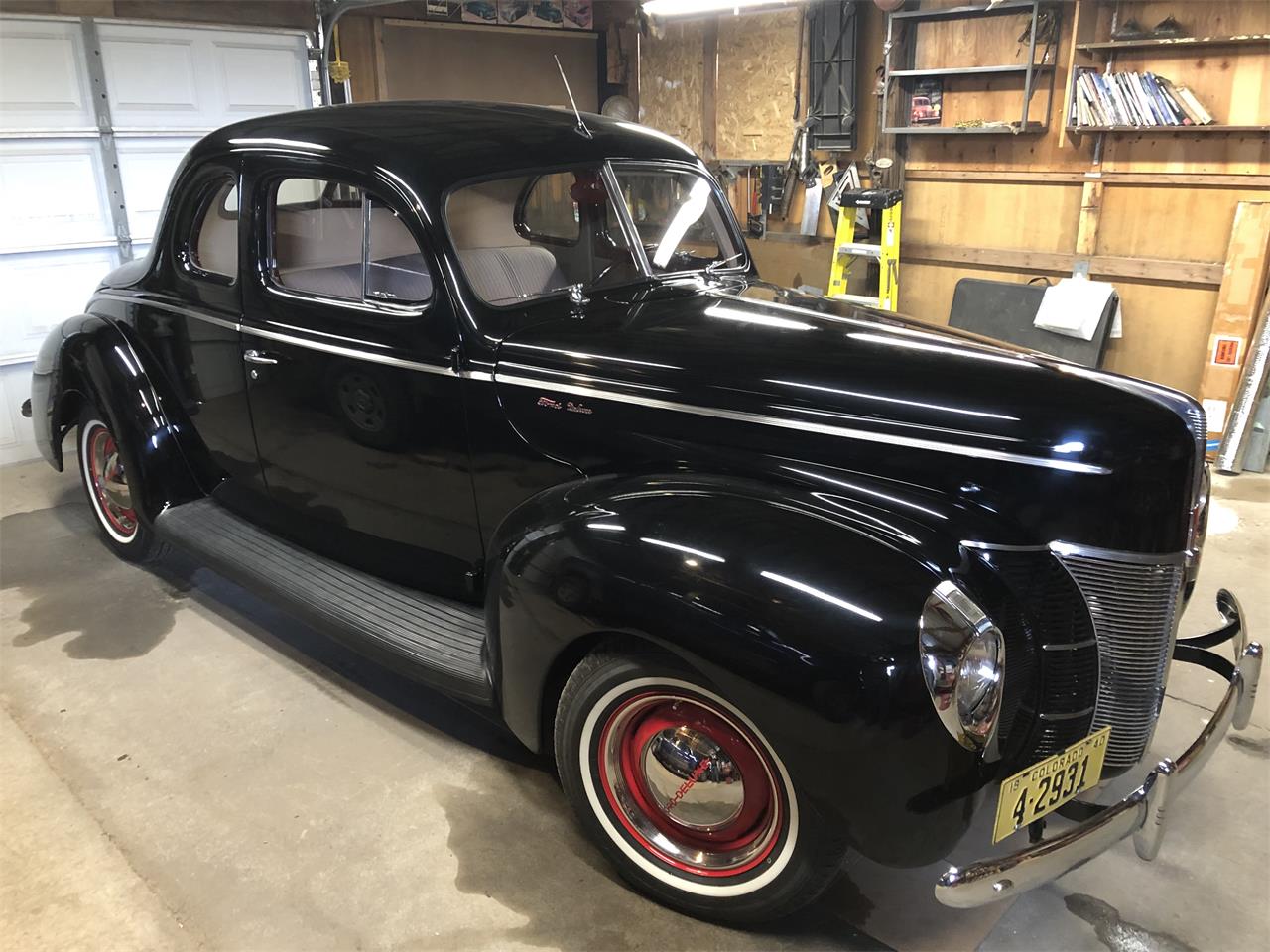 Ford-Coupe-1940-Black-Maroontan-3
