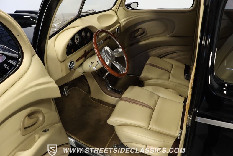 Ford-Coupe-1940-Black-Tan-11