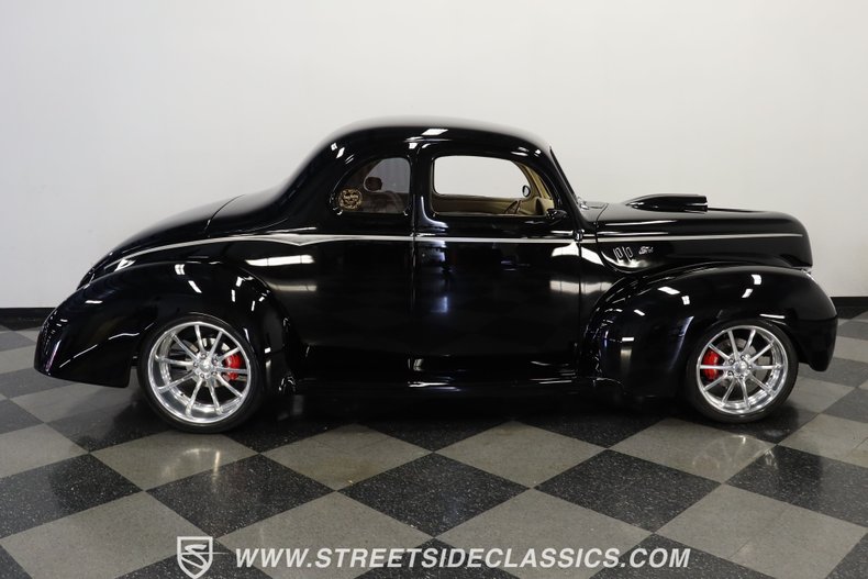Ford-Coupe-1940-Black-Tan-12