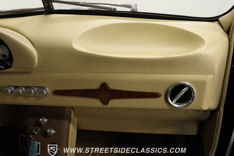 Ford-Coupe-1940-Black-Tan-18
