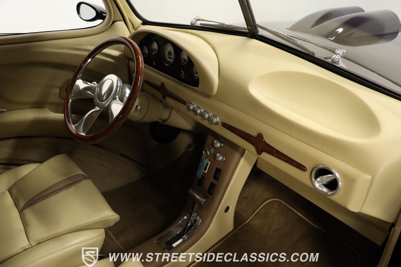 Ford-Coupe-1940-Black-Tan-30