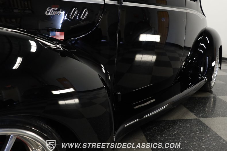 Ford-Coupe-1940-Black-Tan-32
