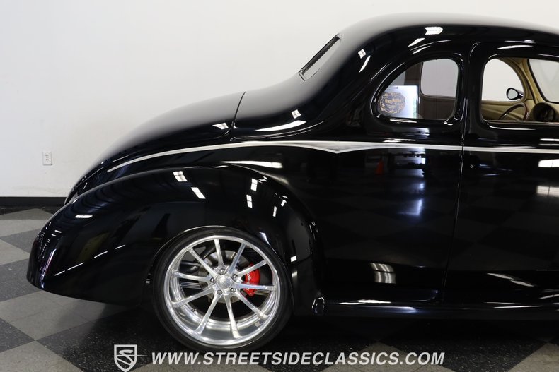 Ford-Coupe-1940-Black-Tan-38