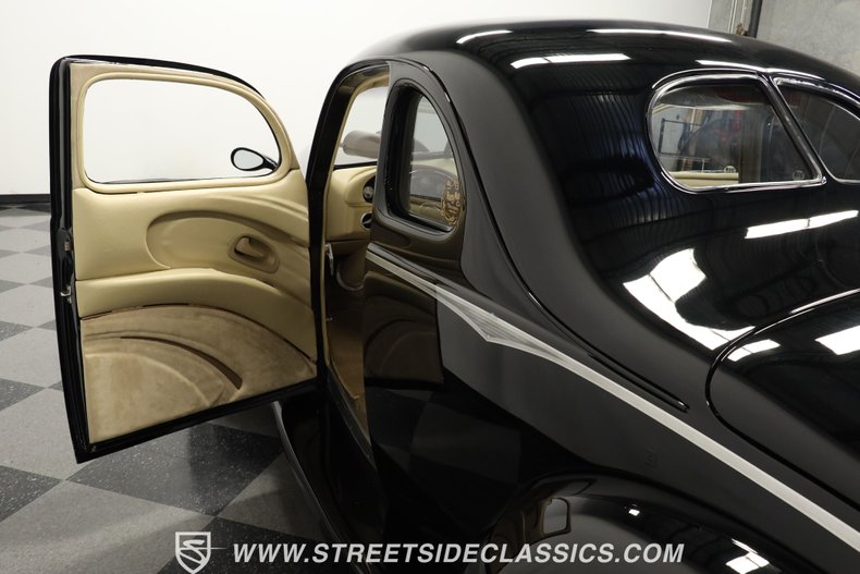 Ford-Coupe-1940-Black-Tan-41