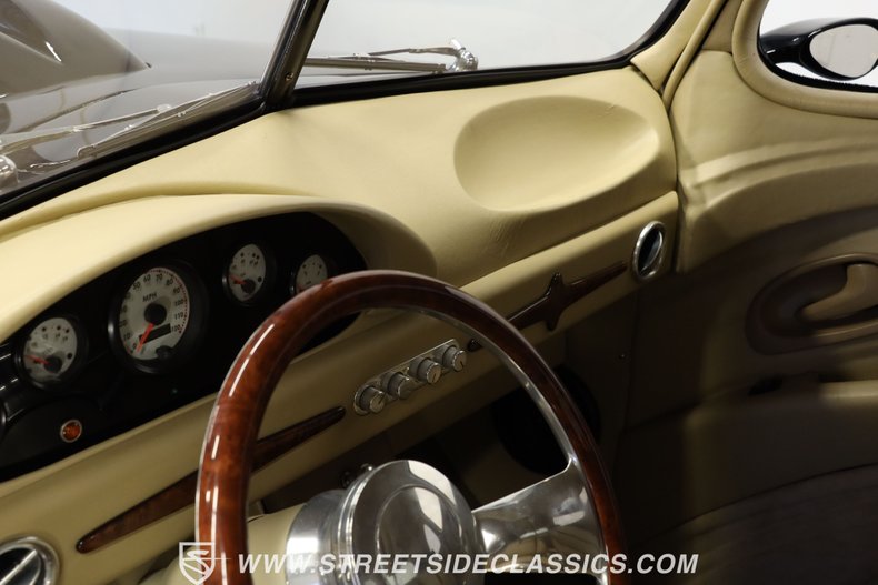 Ford-Coupe-1940-Black-Tan-45