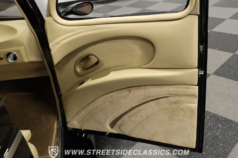 Ford-Coupe-1940-Black-Tan-49