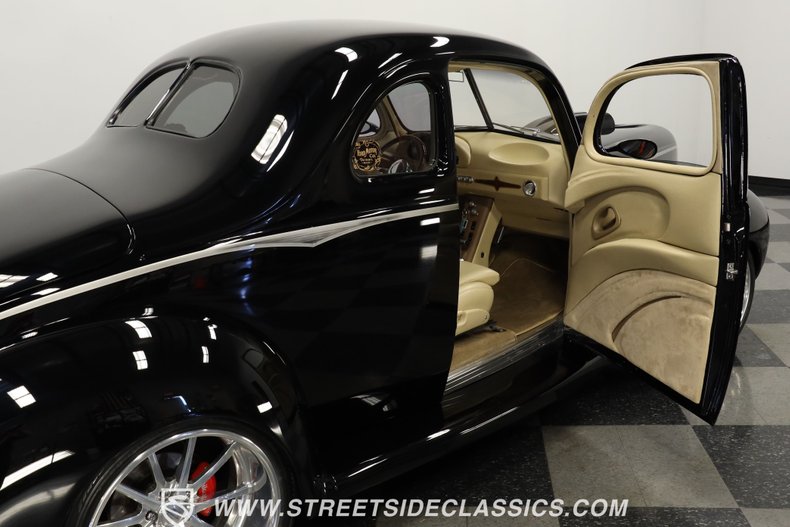 Ford-Coupe-1940-Black-Tan-8