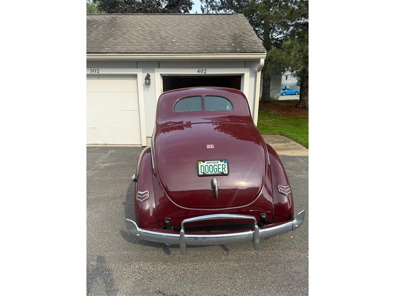 Ford-Coupe-1940-Burgundy-Beige-1