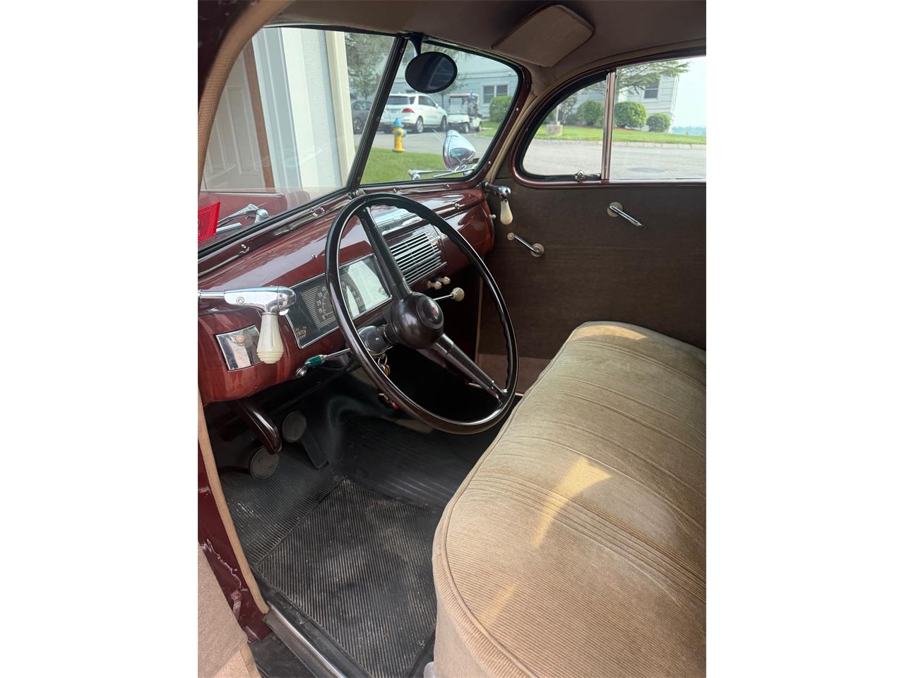 Ford-Coupe-1940-Burgundy-Beige-3