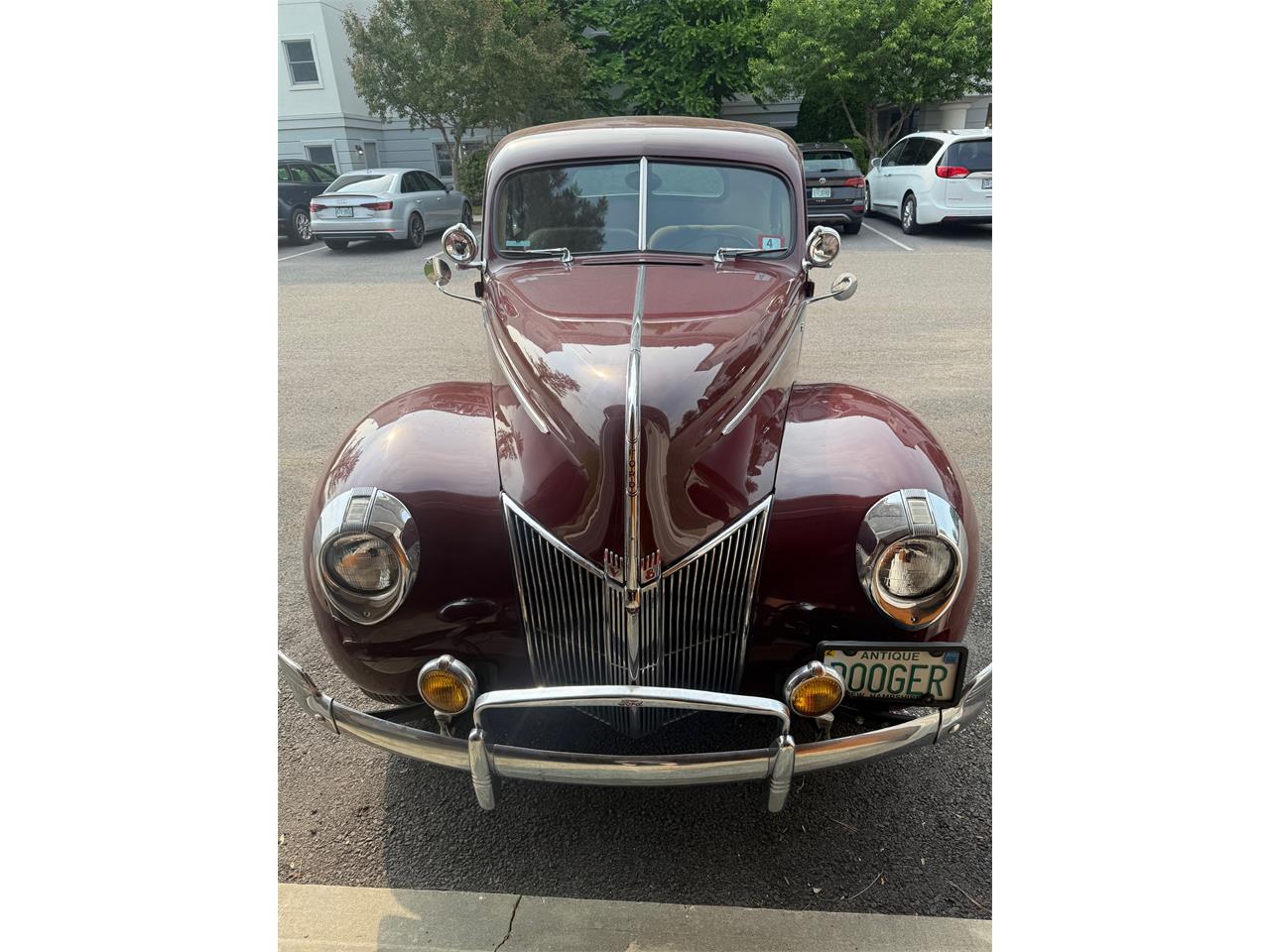 Ford-Coupe-1940-Burgundy-Beige-4