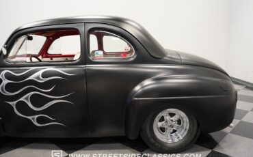 Ford-Coupe-1941-Matte-Black-Red-20
